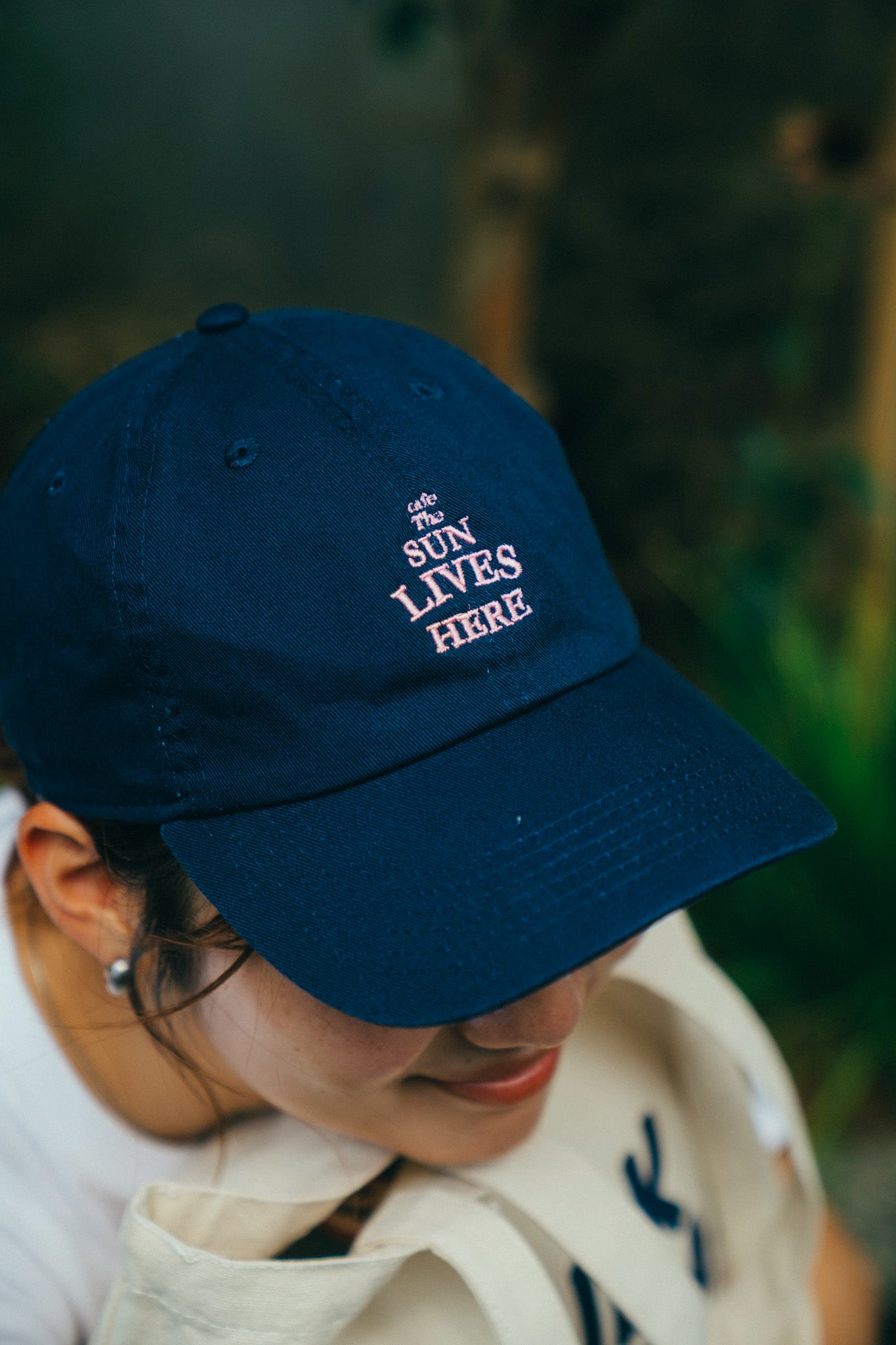 cafe The SUN LIVES HERE オリジナルキャップ ネイビー